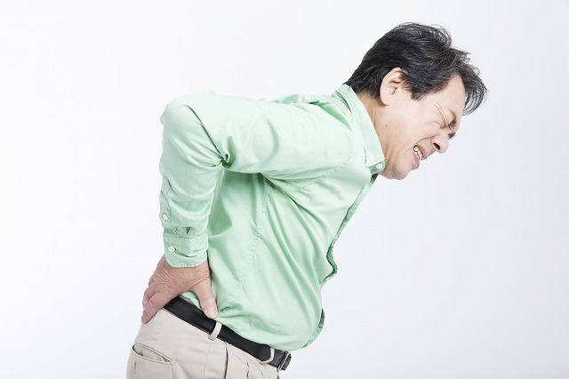 片方だけ腰が痛い原因は？