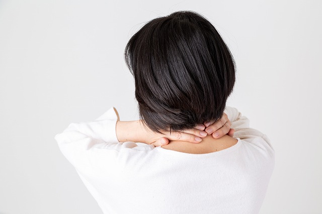 首の付け根の痛み